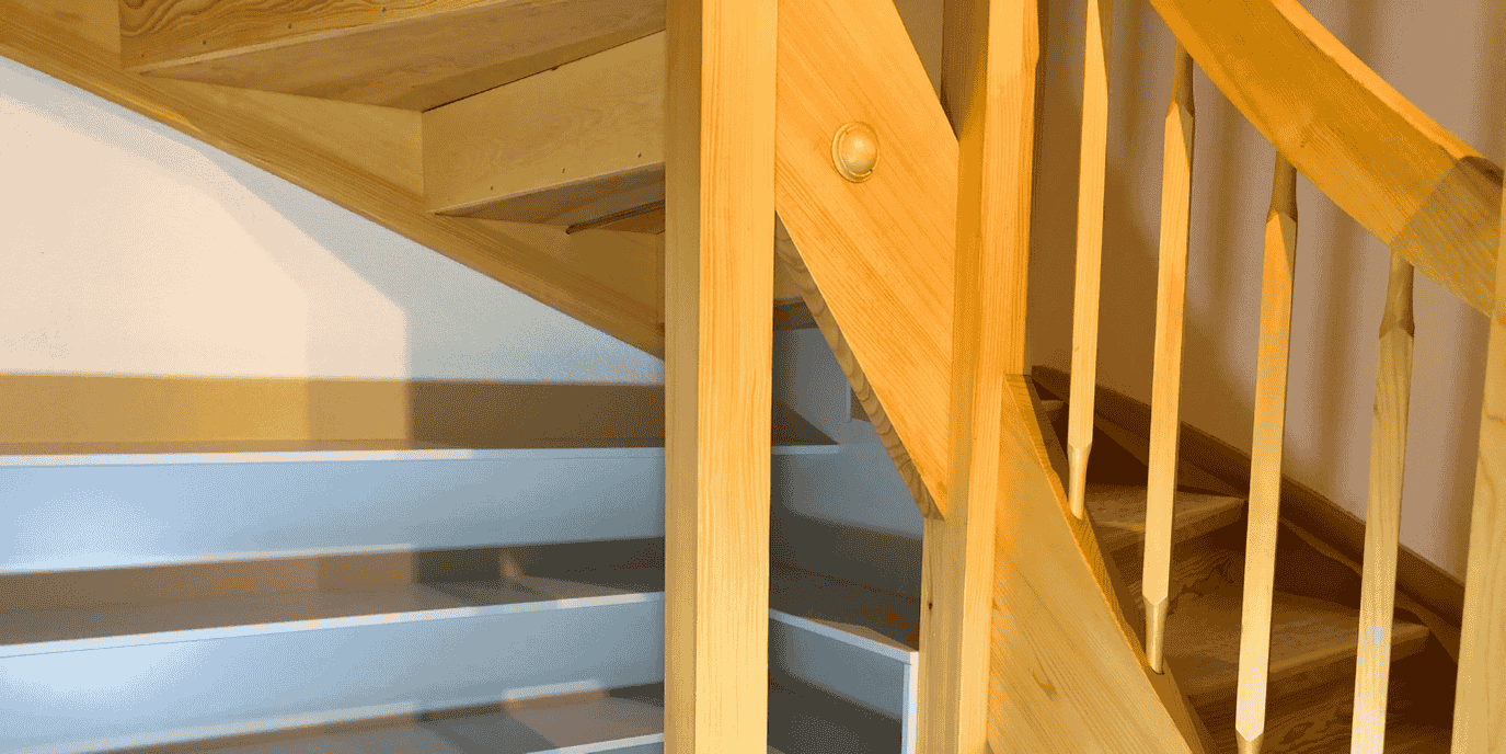 Handwerksarbeit-Treppe-aus-Holz.png